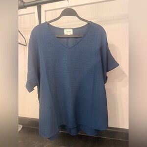 ANDREE BY UNIT Navy V-Neck Short Sleeve Top